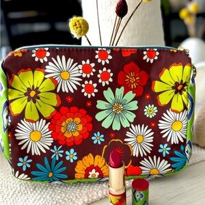 ESTEE LAUDER LIPSTICK & MATCHING COSMETIC BAG